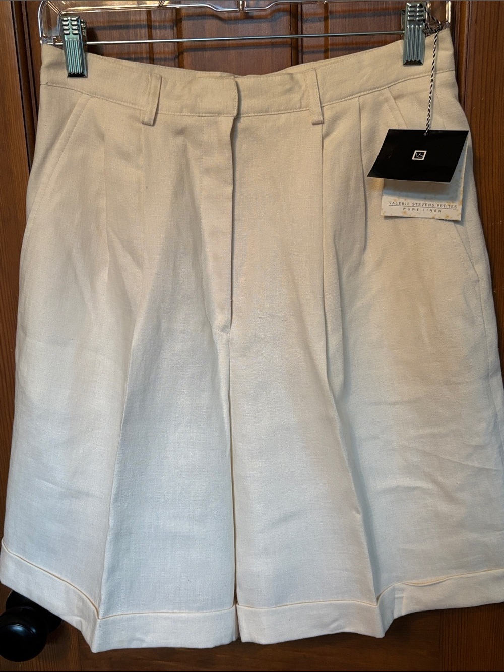 Valerie Stevens Cream Pleated Women’s Bermuda Shorts Size 10 Petites